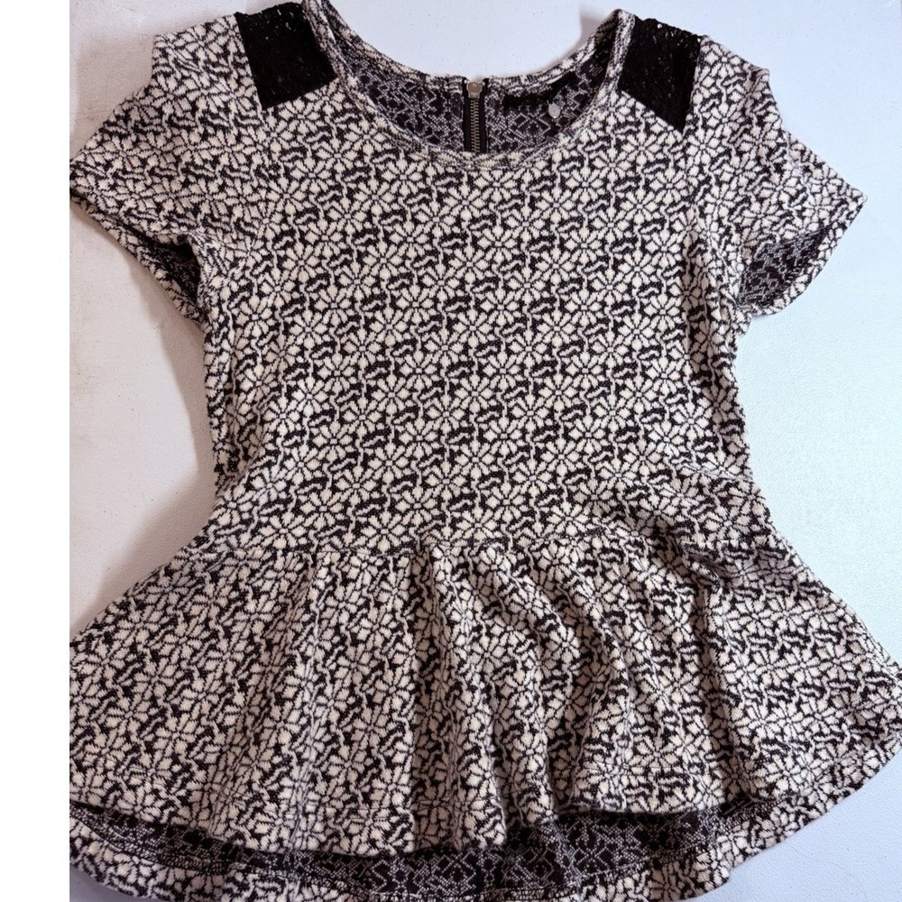 Anthropologie‎ Knitted Knotted Lace Peplum-Size Medium Top